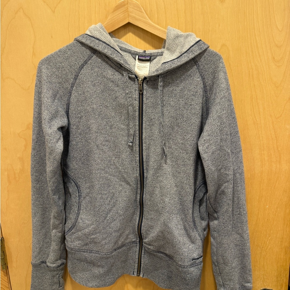 Patagonia Heathered Gray Zip-Up sweatshirt